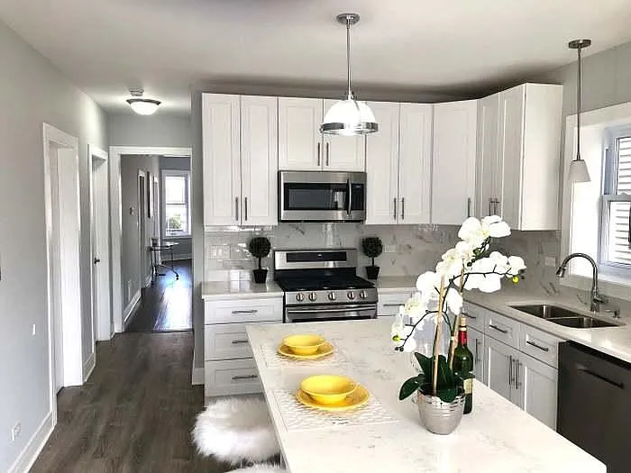 3752 N Ridgeway Ave #2 — Photo 4