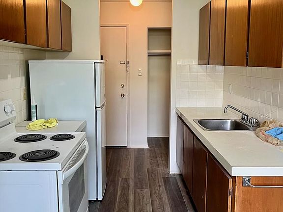 108 Laurier Ads Photos - 1_05312022