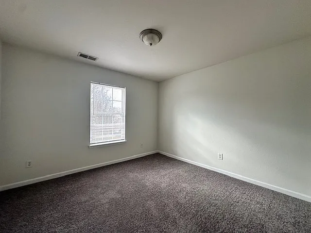 4 bed, 2.5 bath, 2104 sqft, $1,750 — Photo 2