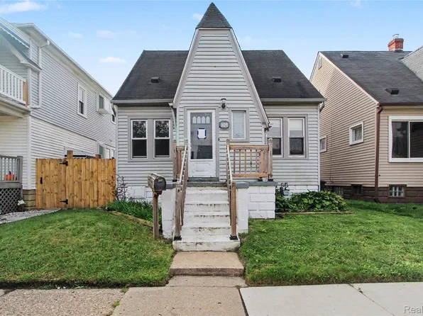 809 Saint John St, Wyandotte, MI 48192