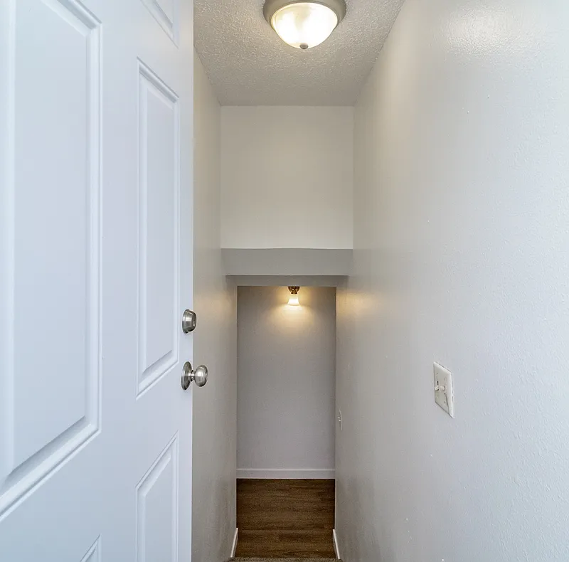 2 bed, 1.0 bath, 864 sqft, $1,699 — Photo 3