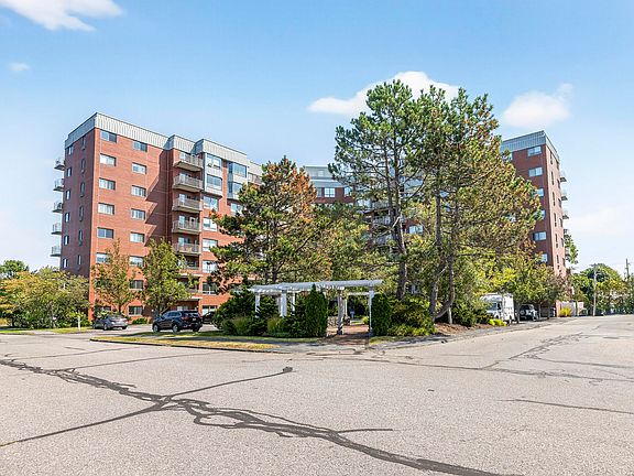 3rd image of 148 Breakwater Drive #818