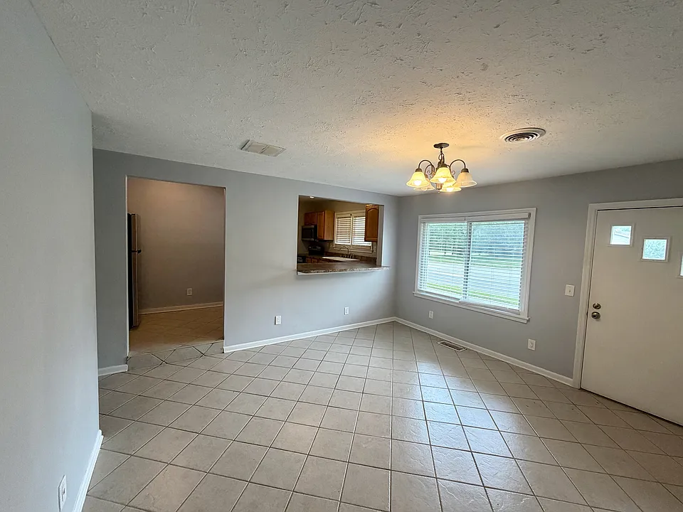 416 W Wenger Rd
