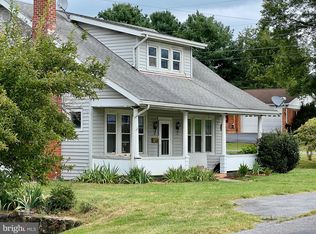 411 Shenandoah Ave, Shenandoah, VA 22849