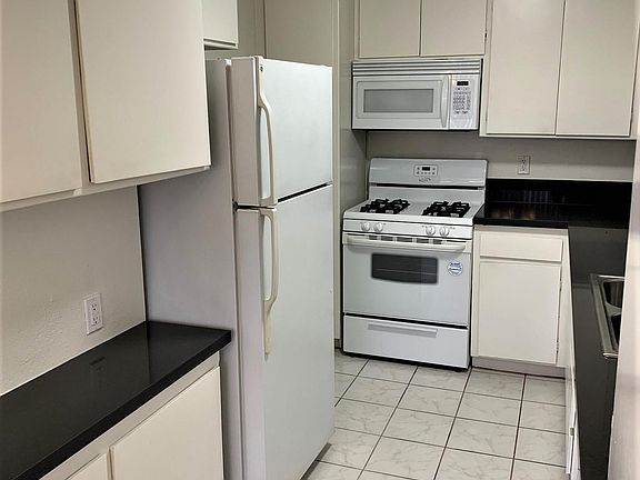 5th image of 1627 Camden Ave #209