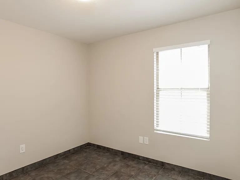 21808 N 40th Pl — Photo 14