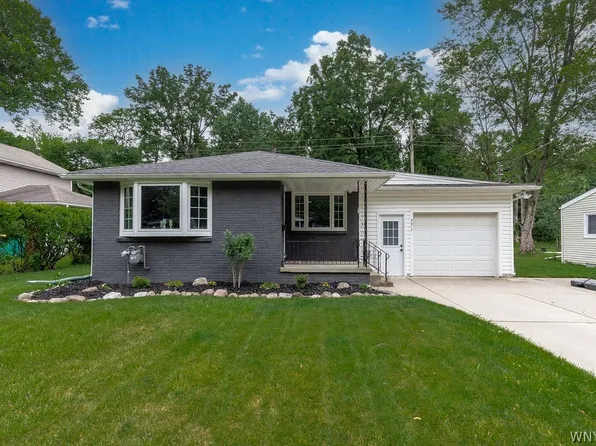 771 Martin Dr, East Aurora, NY 14052