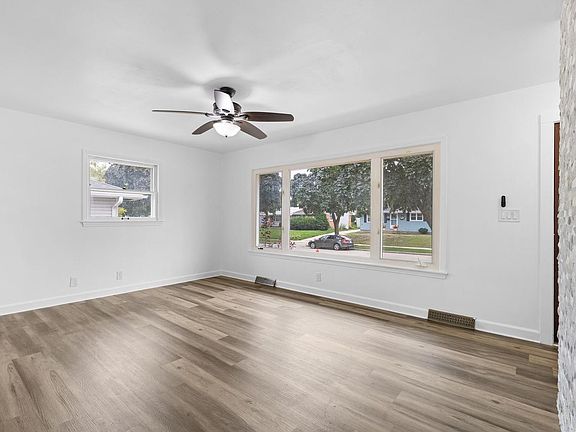 4th image of 8128 W Sunbury COURT