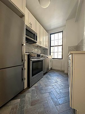 1st image of 910 W End Ave APT 7C