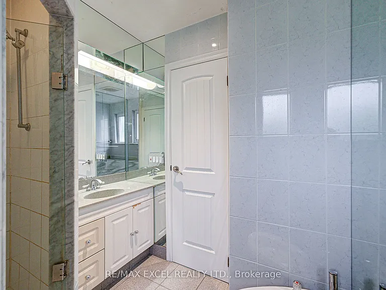 108 Babcombe Dr — Photo 33