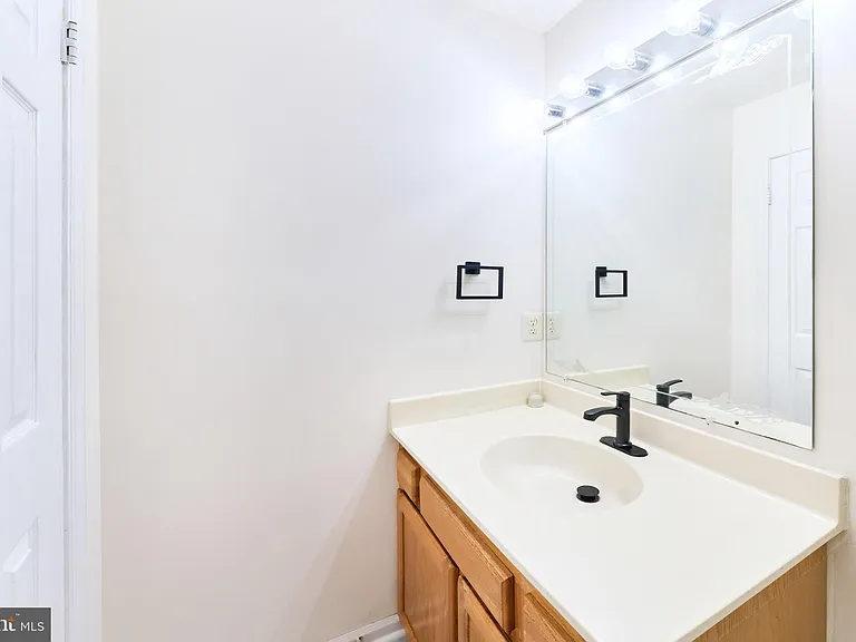8508 Silverdale Rd — Photo 41