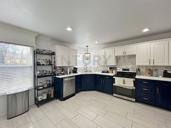 4th image of 717 Ridgehill Dr