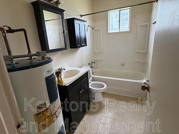 4th image of 315 Crestview Dr