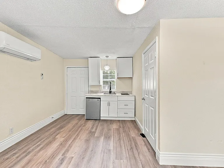 1012 W Hart Ave — Photo 15