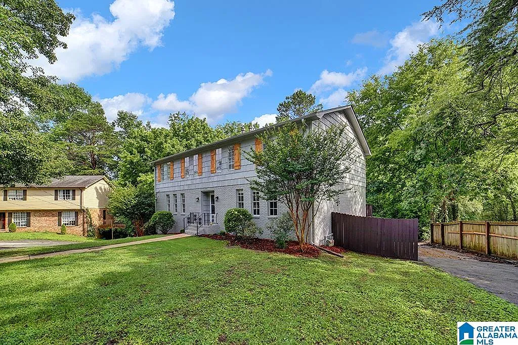 3 bed, 2.5 bath, $2,250 — Photo 2