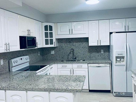 3rd image of 3951 Loni St