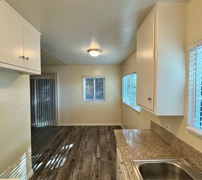 2212 San Anseline Ave #1