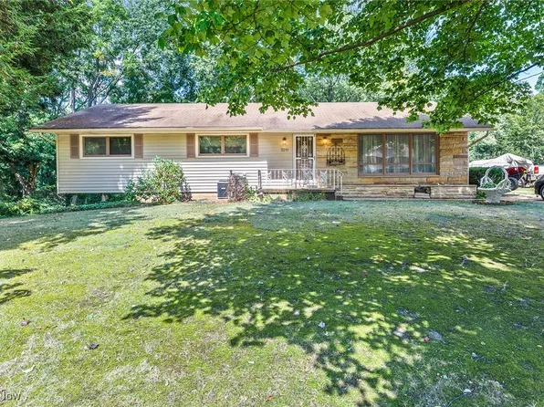 3211 Sherbrook Dr, Uniontown, OH 44685