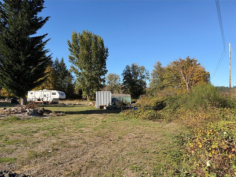 2nd image of 6137 Kirsop Road SW