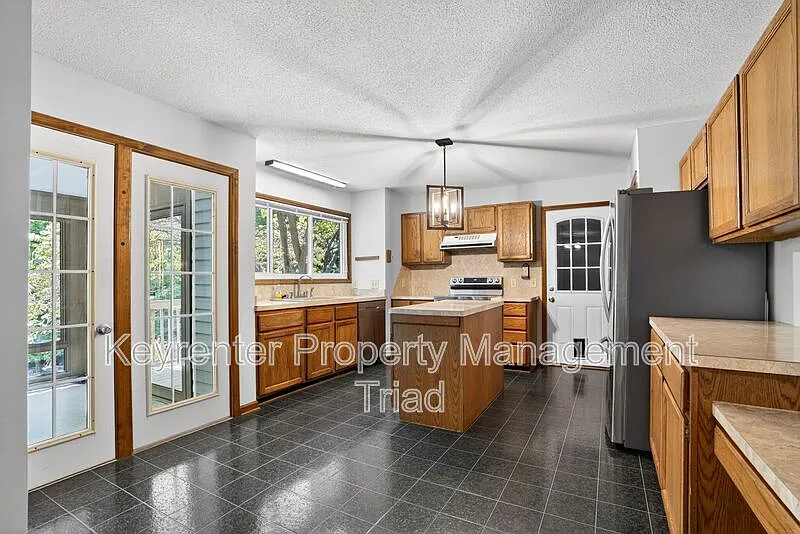 Building Photo - 407 Grenham Rd