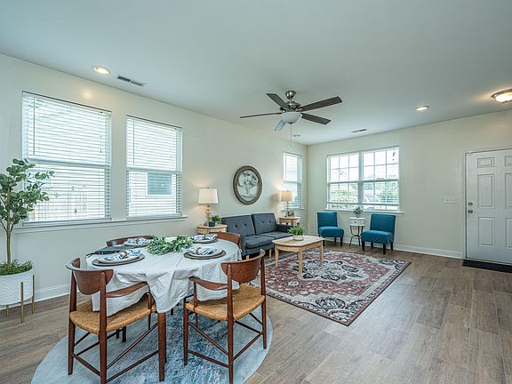 3rd image of 308 Duck Pond Ln