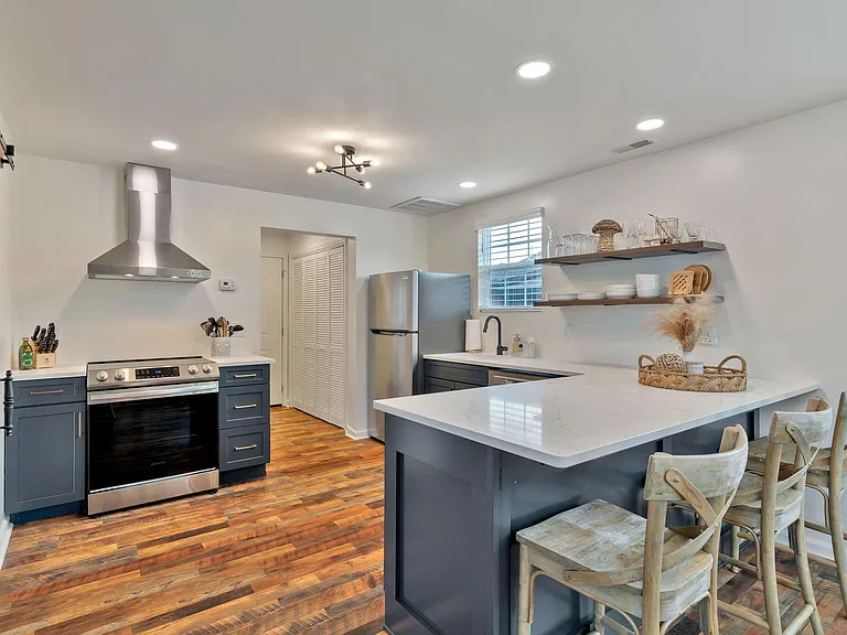Completely new kitchen. Fully stocked.