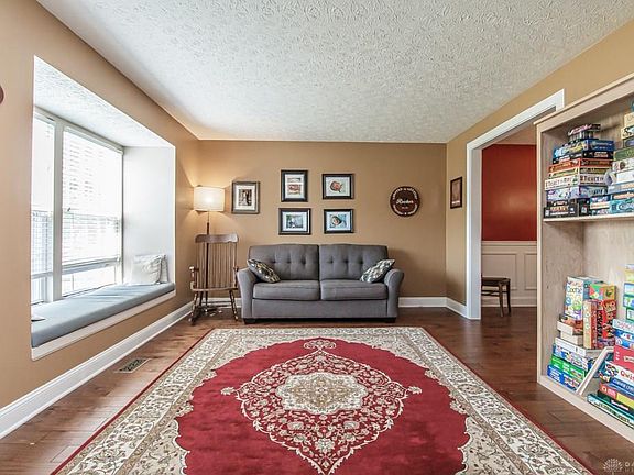 5th image of 305 Brookside Dr