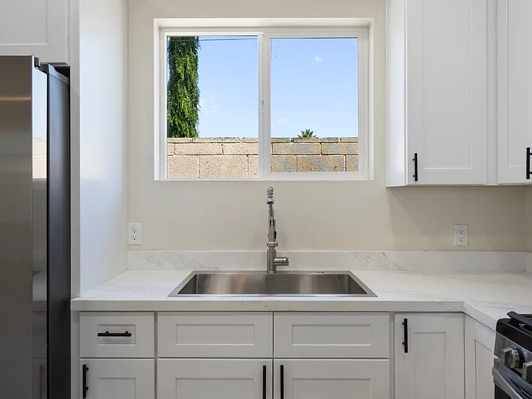 1822 E Roma Ave #2 — Photo 10