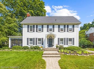 6 Kenberton Dr, Pleasant Ridge, MI 48069