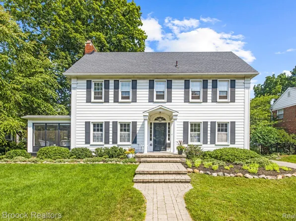 6 Kenberton Dr, Pleasant Ridge, MI 48069