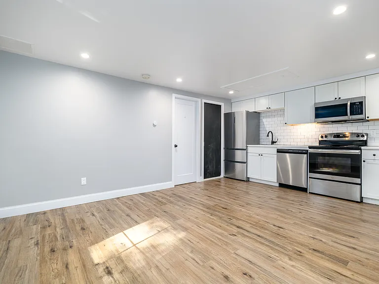 22 River Pl #B — Photo 3