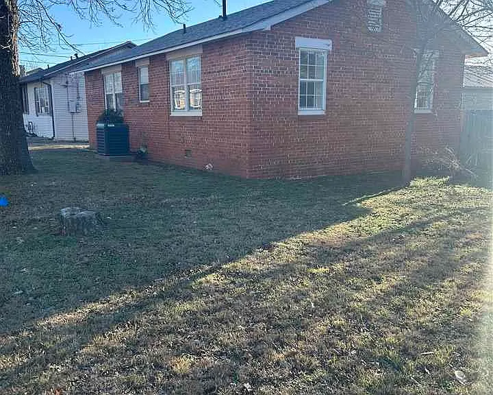 1004 W Wenonah Blvd — Photo 1