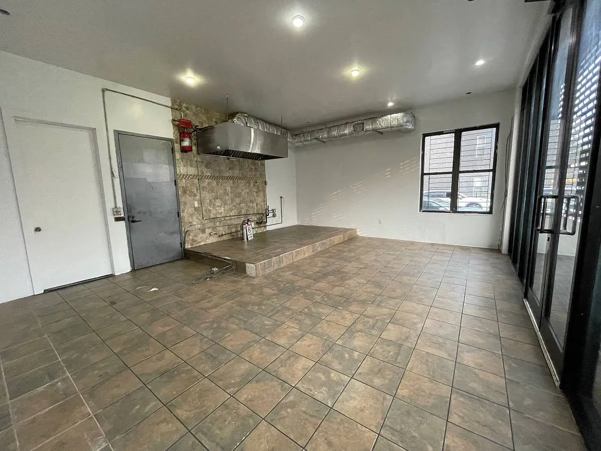 Building Photo - 565 Evergreen Ave #1A