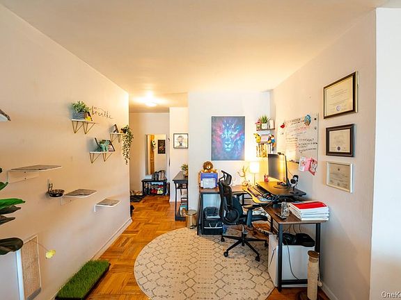 4th image of 1304 Midland Avenue #C25