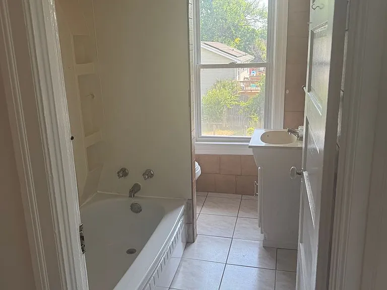 905 S 2nd St — Photo 14