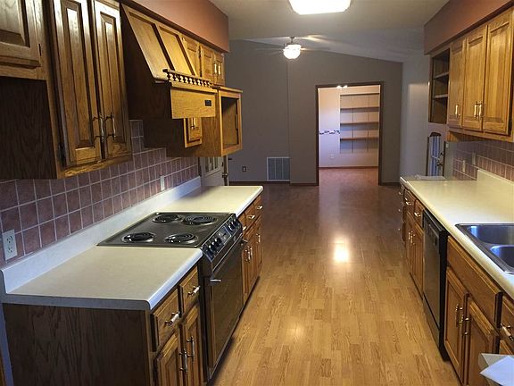 5th image of 2571 Fox Dr