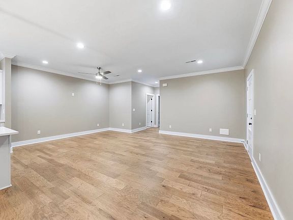 2nd image of 512 Old Lovers Ln Unit 811