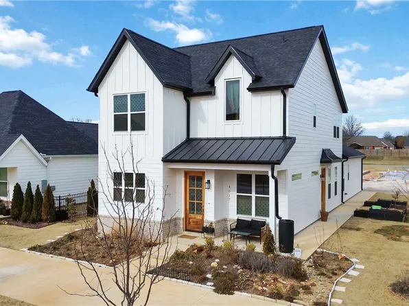 4017 W Sommerset St, Rogers, AR 72758