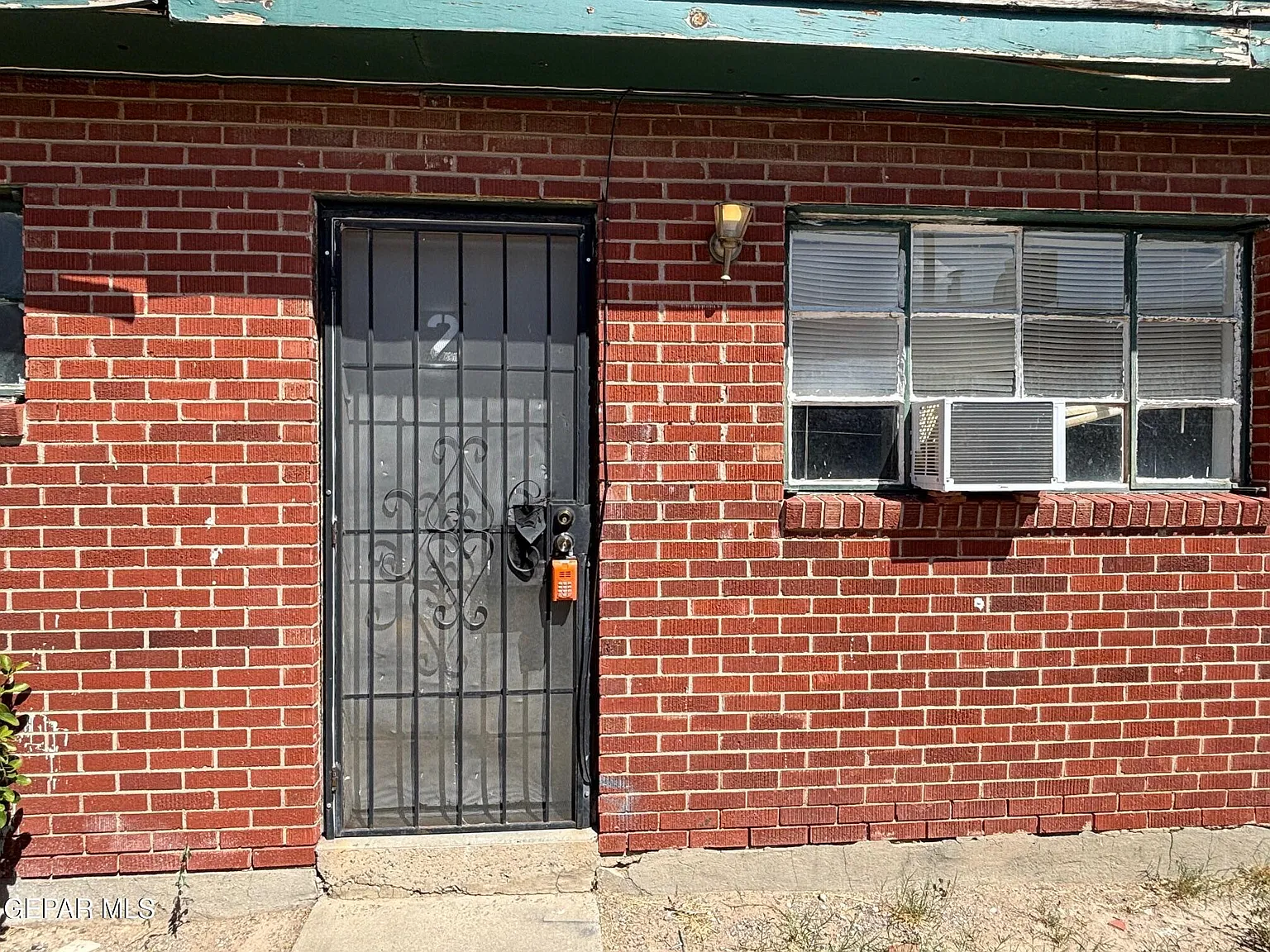 3906 Harrison Ave — Photo 2