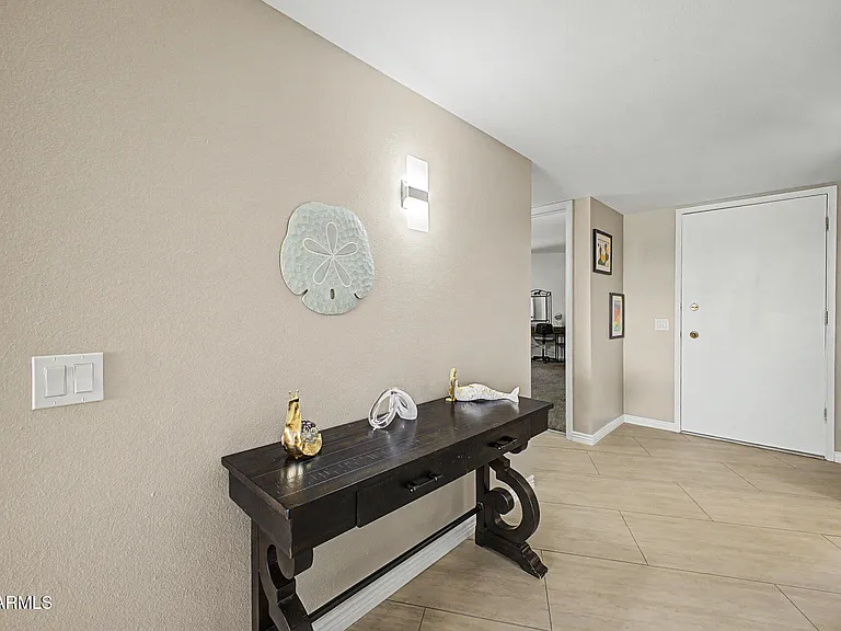 10454 W Palmeras Dr — Photo 20