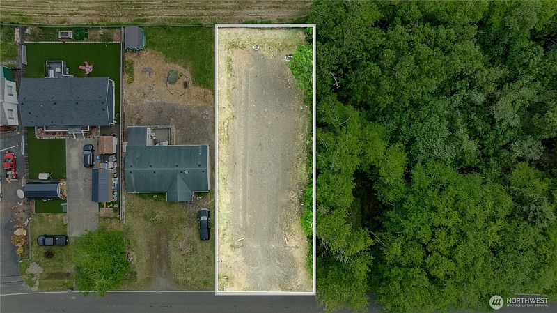 2nd image of 556 Duck Lake Drive NE