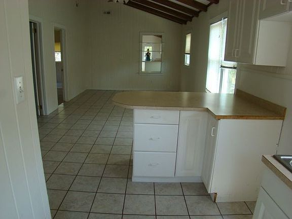 5th image of 111 SE 77th St