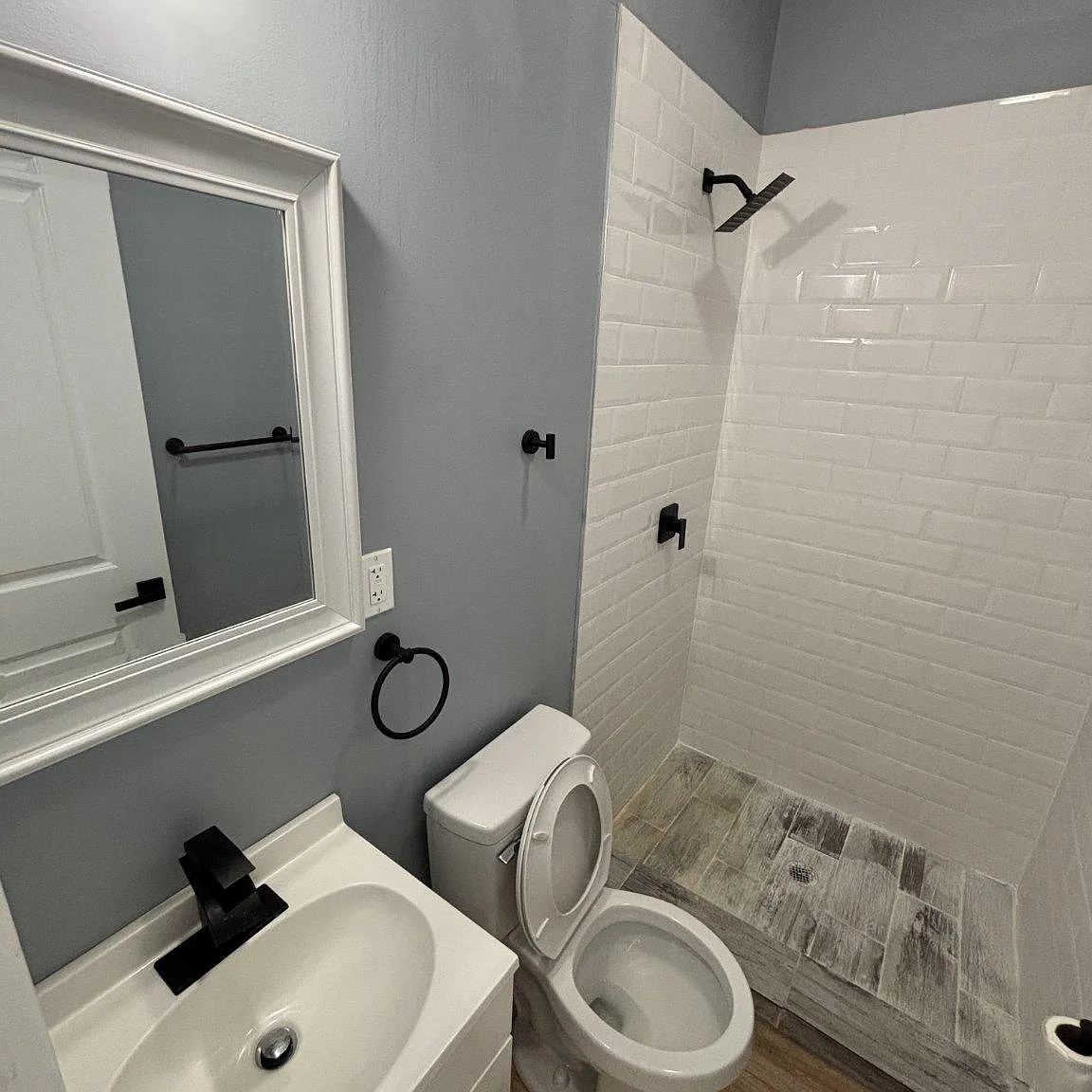 2 bed, 1.0 bath, 1554 sqft, $2,000 — Photo 2