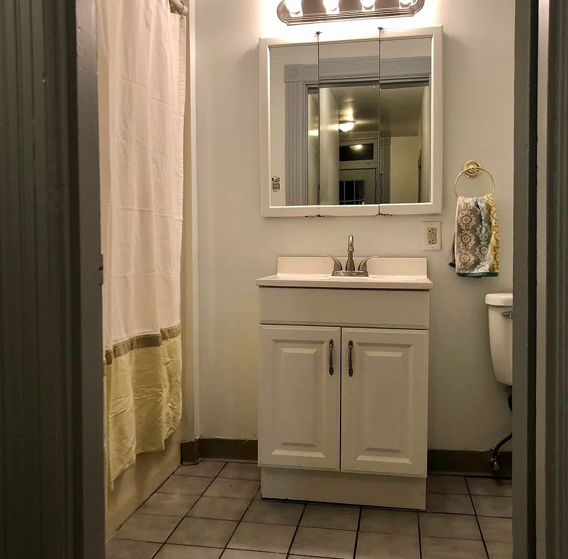 113 Raymond St — Photo 4