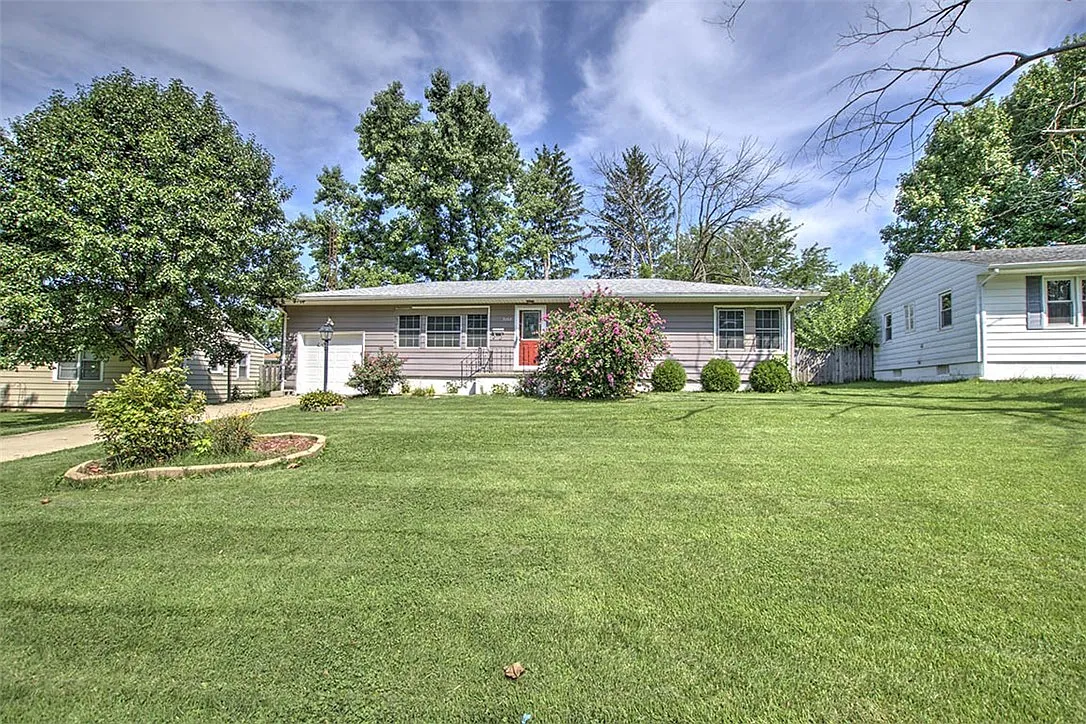 2262 Yorkshire Dr photo 1