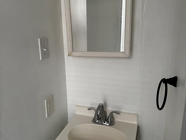 3015 Cambridge St — Photo 8