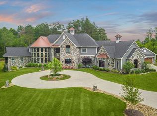 12755 Arbor Creek Dr, Strongsville, OH 44136