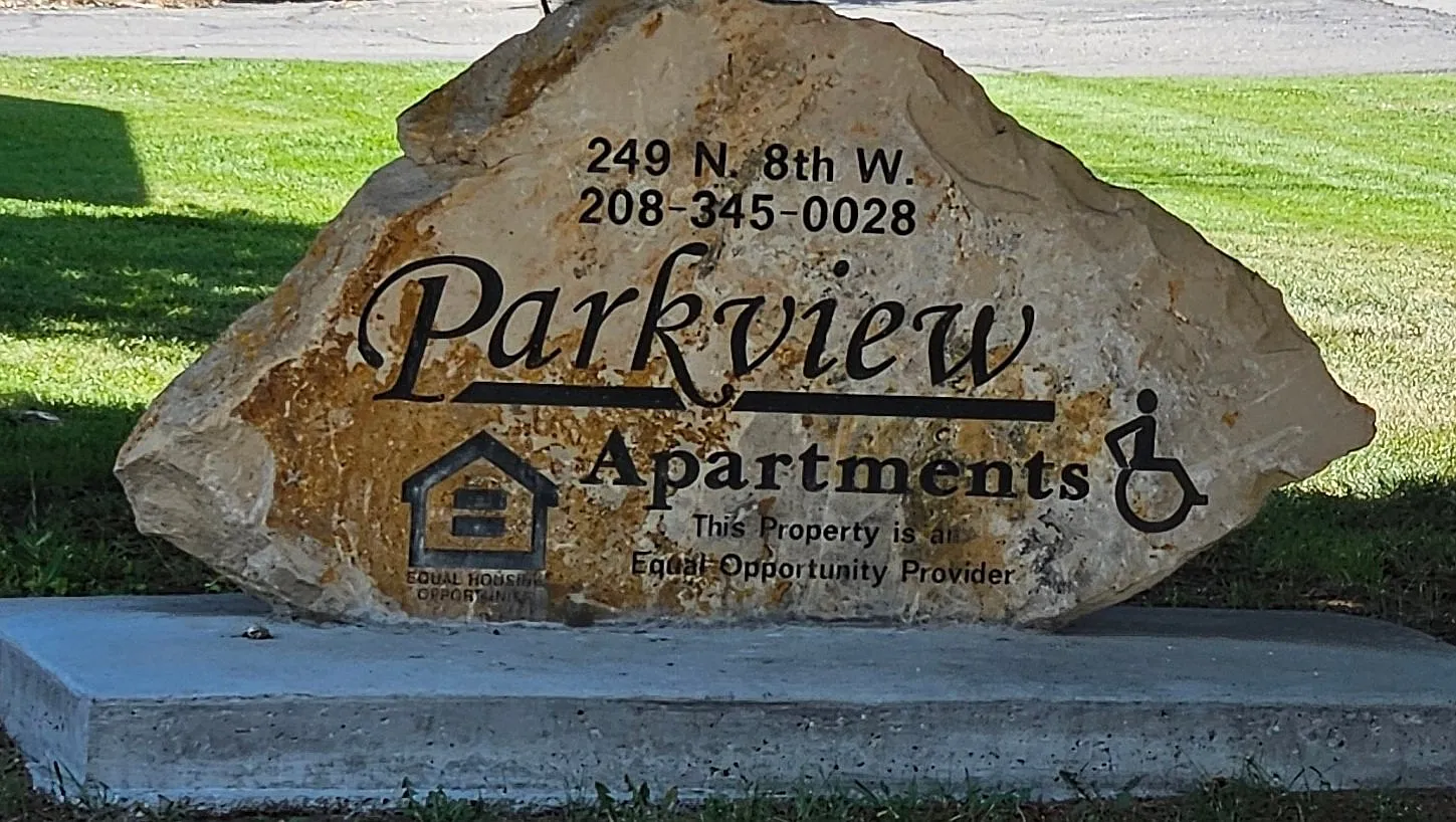 2 bed, 1.0 bath, $805 — Photo 1