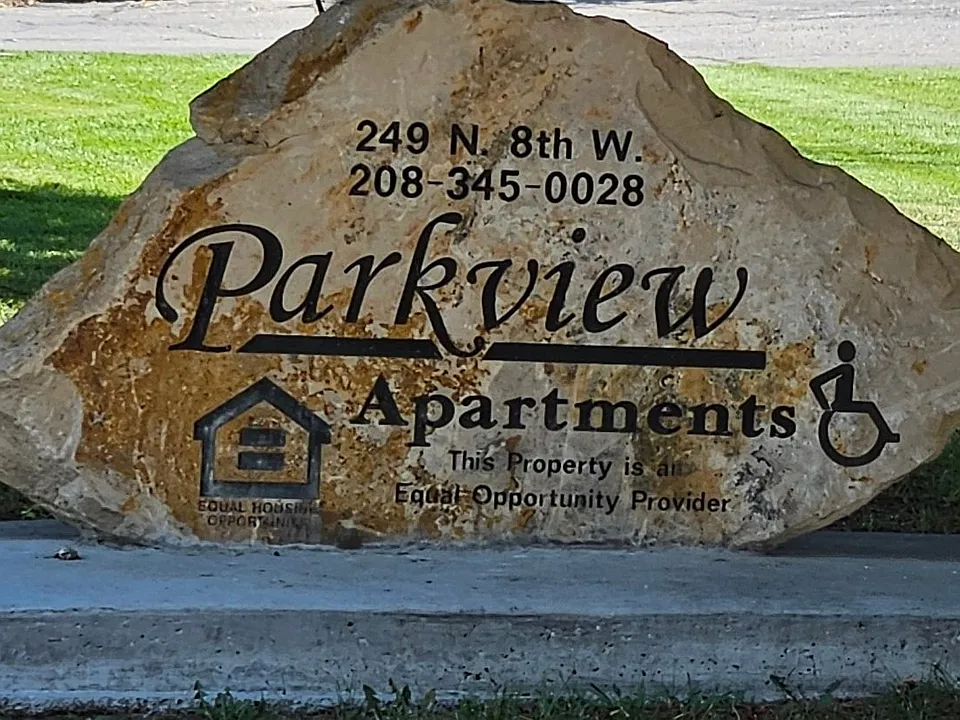 249 N 8 W