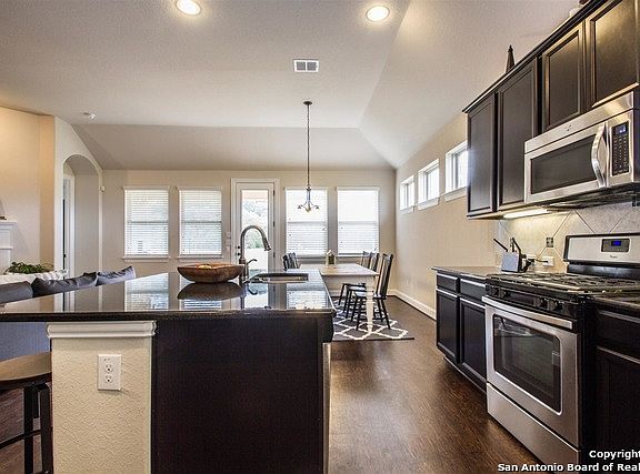 2nd image of 225 Parkview Ter